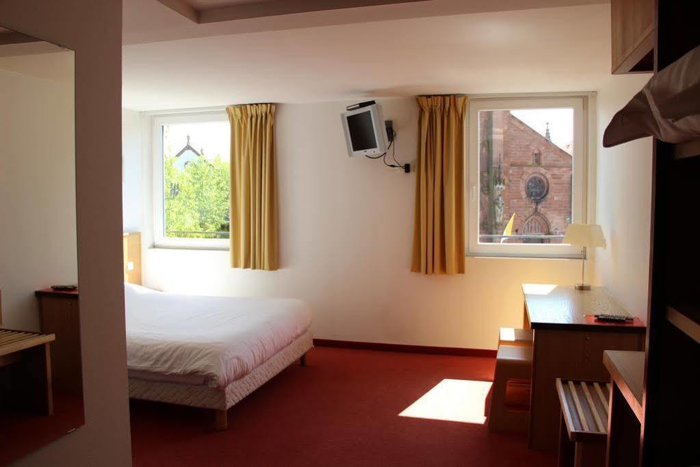 Hotel Restaurant Notre Dame Haguenau Bagian luar foto
